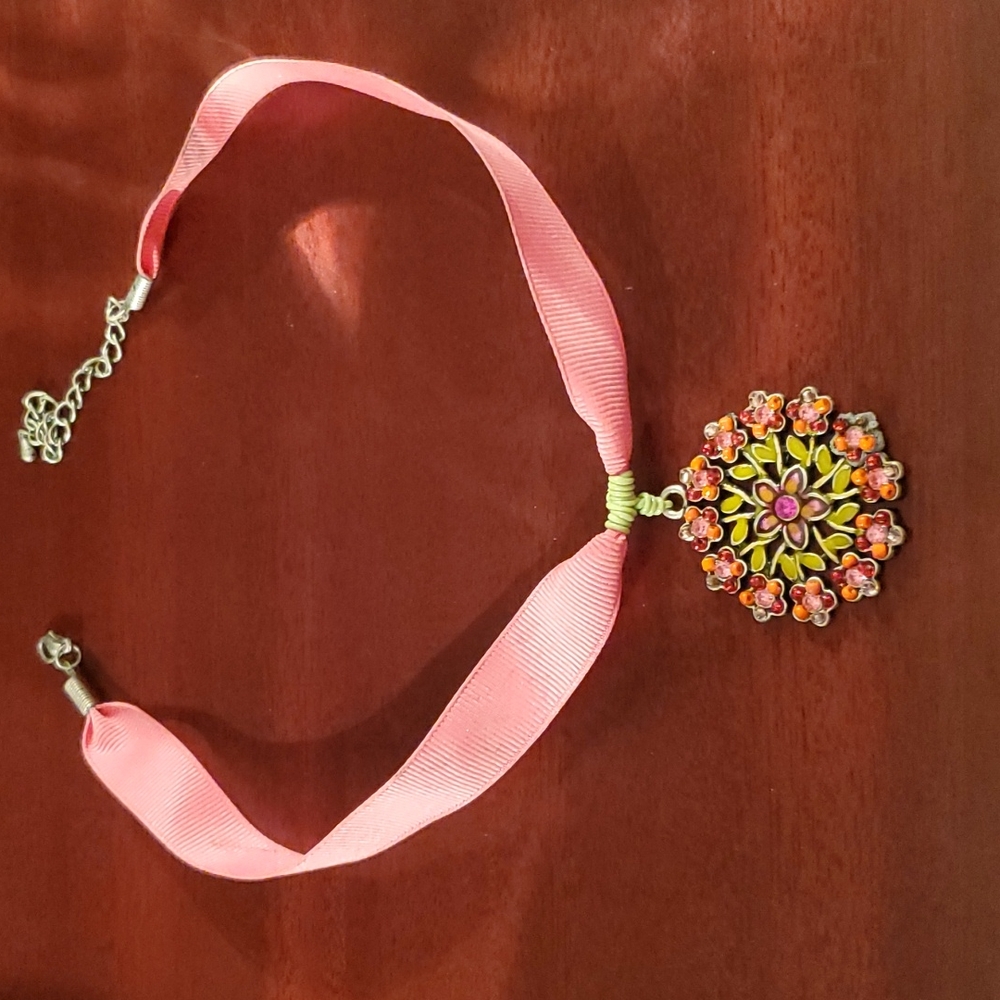 Pink floral pendant ribbon choker